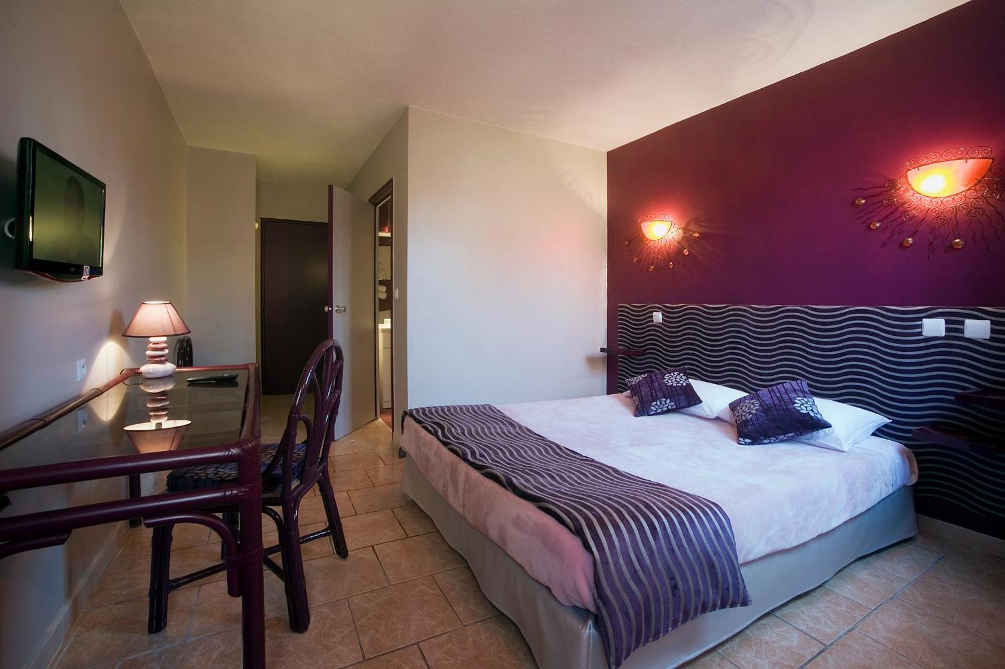 Chambre Double - Vue sur Piscine